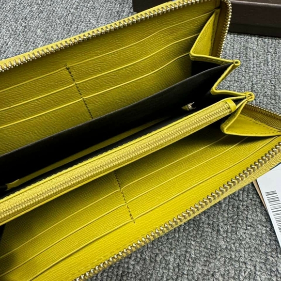100% Authentic Gucci Leather Wallet - Picture 10 of 13